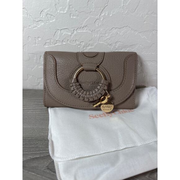 See By Chloe Hana Goatskin Leather Wallet NWOT Key Charm Dustbag - Picture 1 of 4